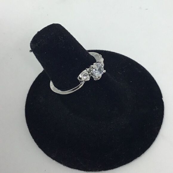 Round Cubic Ziconia with Heart Fashion Ring (H15) - Picture 3 of 8